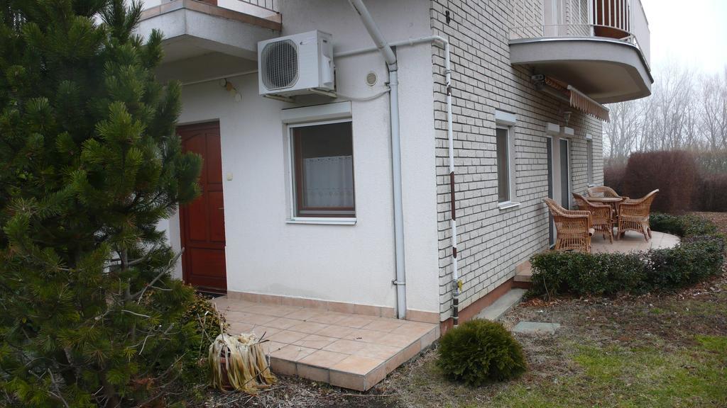 Nyarido Apartman Apartment Alsoors Bagian luar foto