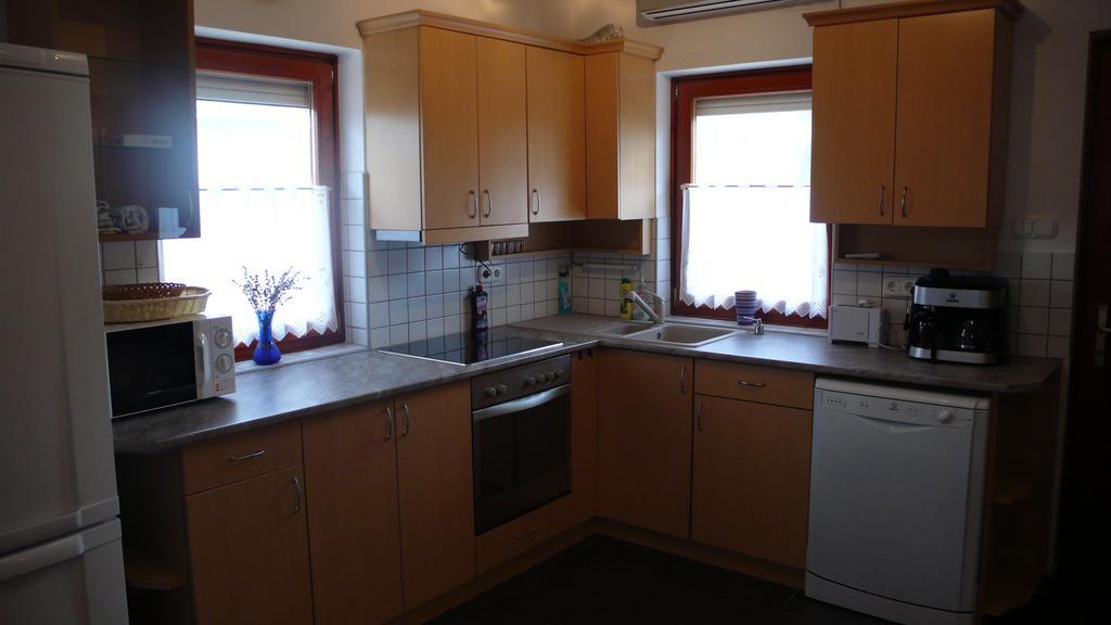 Nyarido Apartman Apartment Alsoors Bagian luar foto
