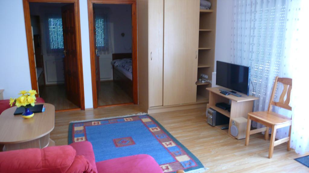Nyarido Apartman Apartment Alsoors Bagian luar foto
